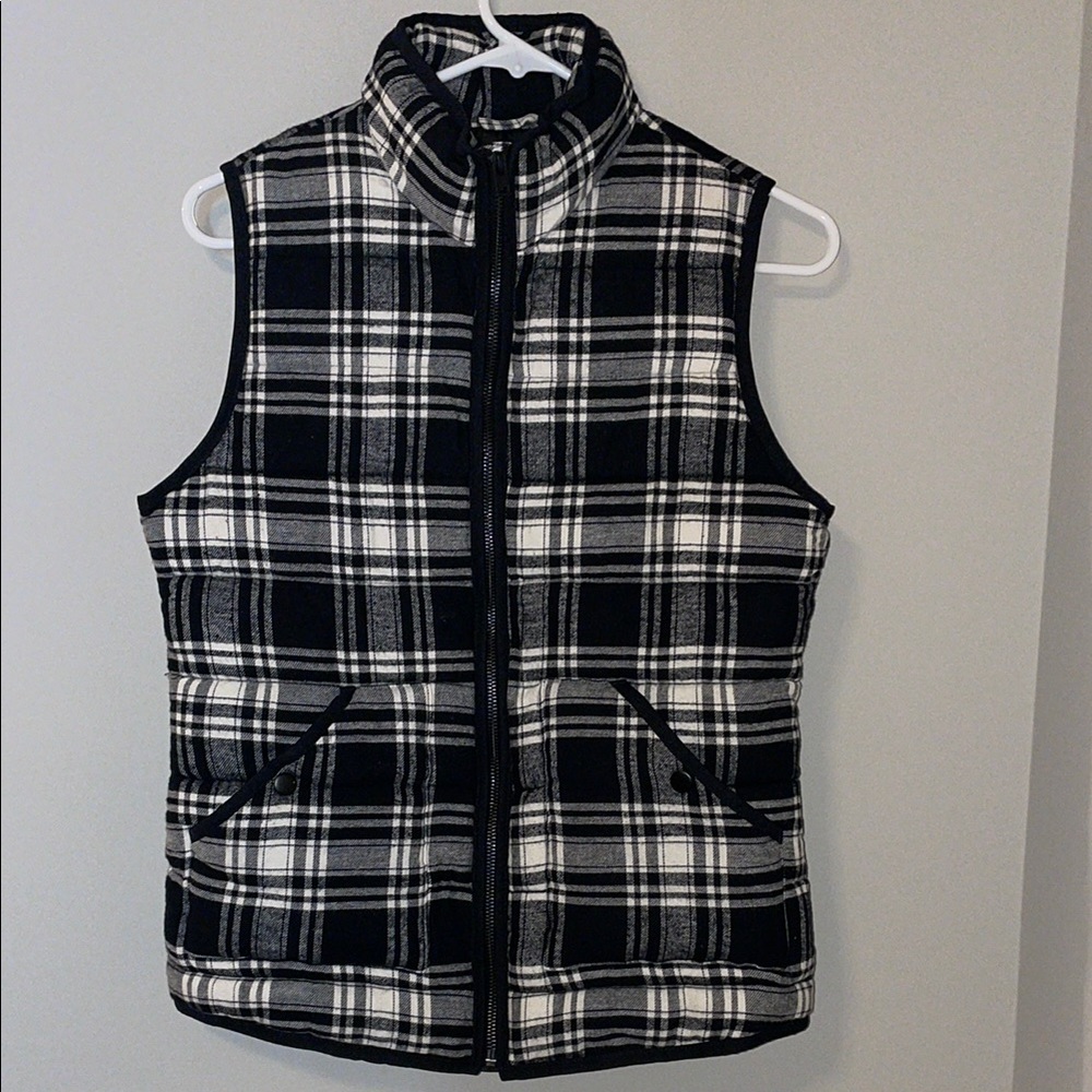 a.n.d eawy- Women’s size S - Plaid Puffer Vest in Black and White